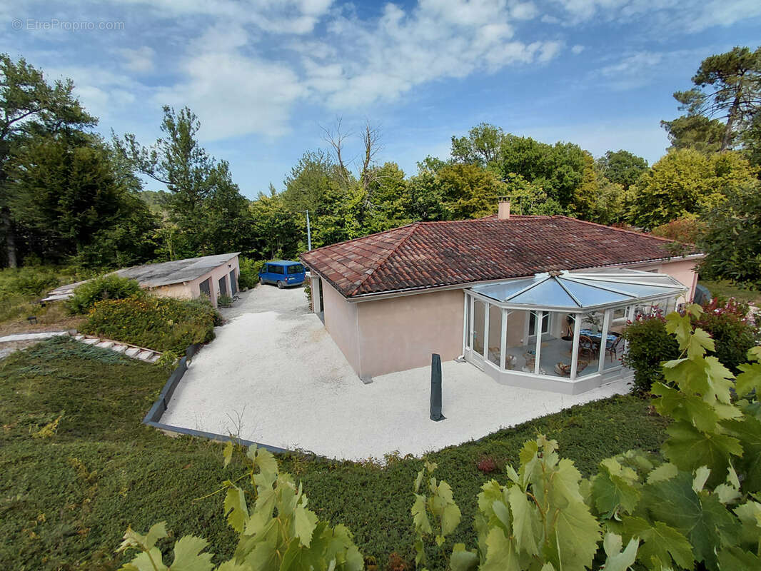 Maison récente de plain-pied avec Piscine et garage double - photo 2
