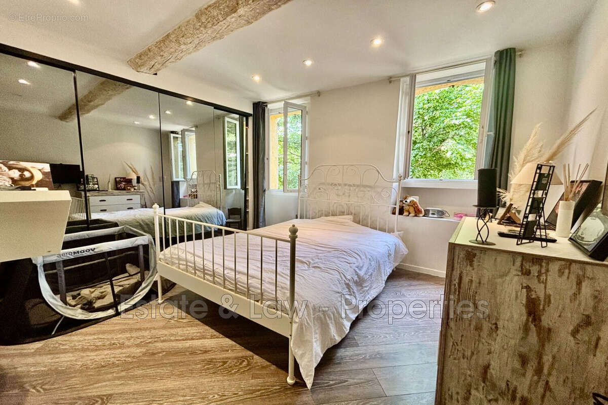 Appartement à LA GARDE-FREINET