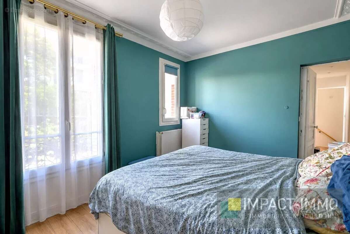 Appartement à COURBEVOIE