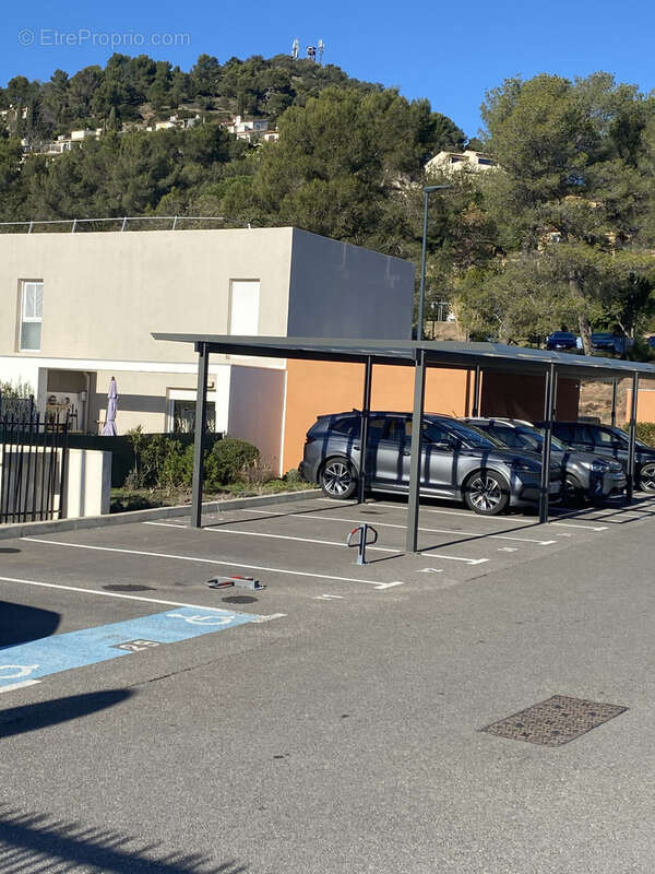 Parking à ROQUEBRUNE-SUR-ARGENS