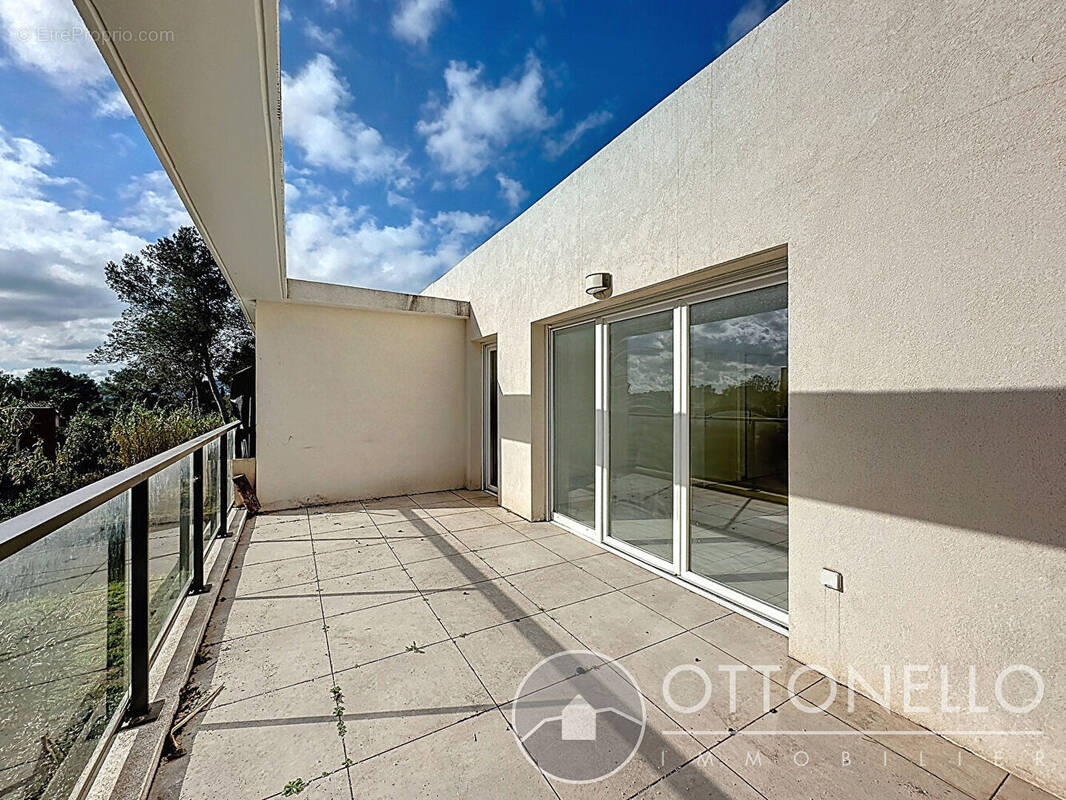 Appartement à ROQUEBRUNE-SUR-ARGENS