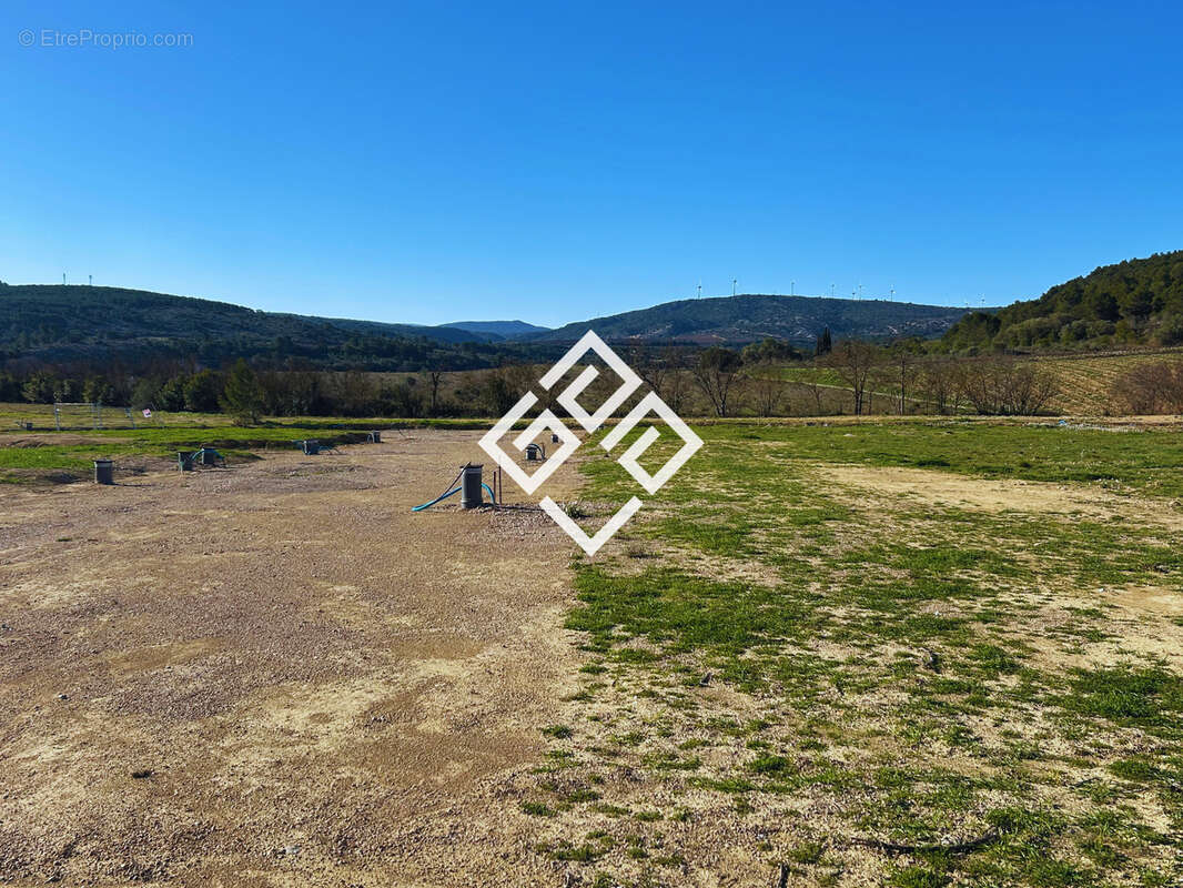 Terrain à PORTEL-DES-CORBIERES