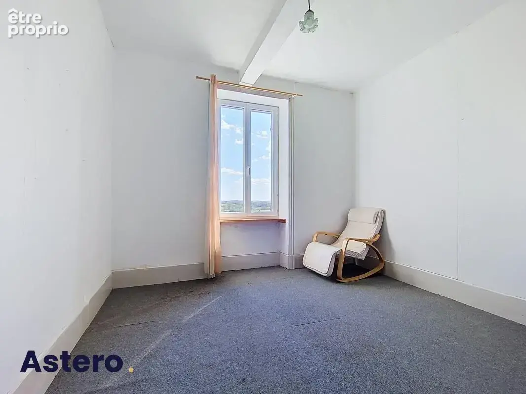 Combrailles (63)-maison de maitre en pierres 211m² renovee-4 chambres-jardin - photo 11