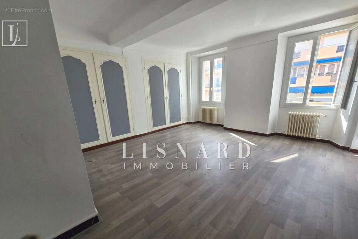 Appartement à VALLAURIS