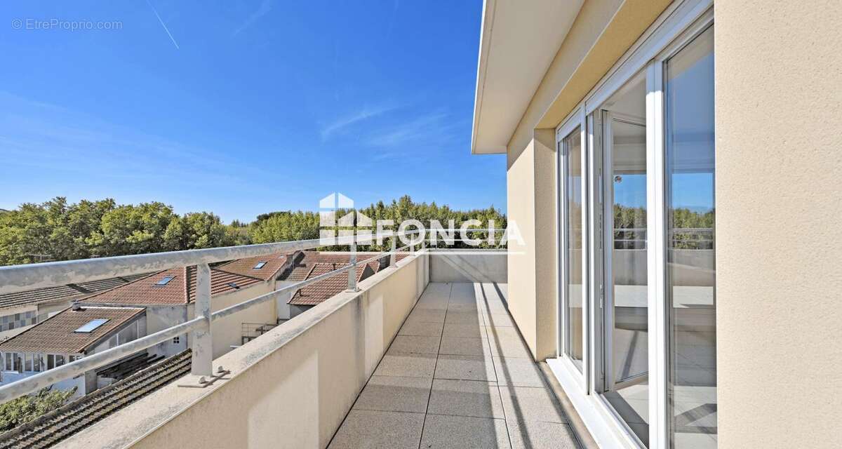 Appartement à PORT-SAINT-LOUIS-DU-RHONE