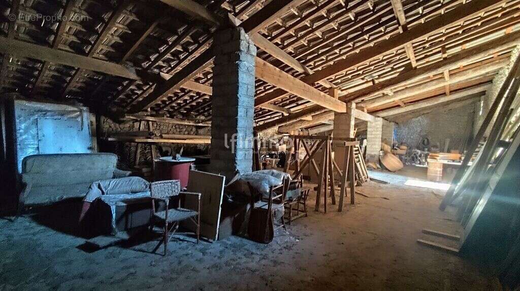 Appartement à PEYRUIS