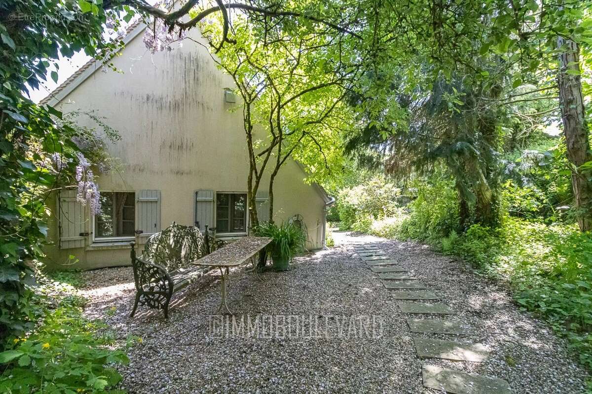 À vendre, Maison de charme à Boussac (23) vue château - photo 25
