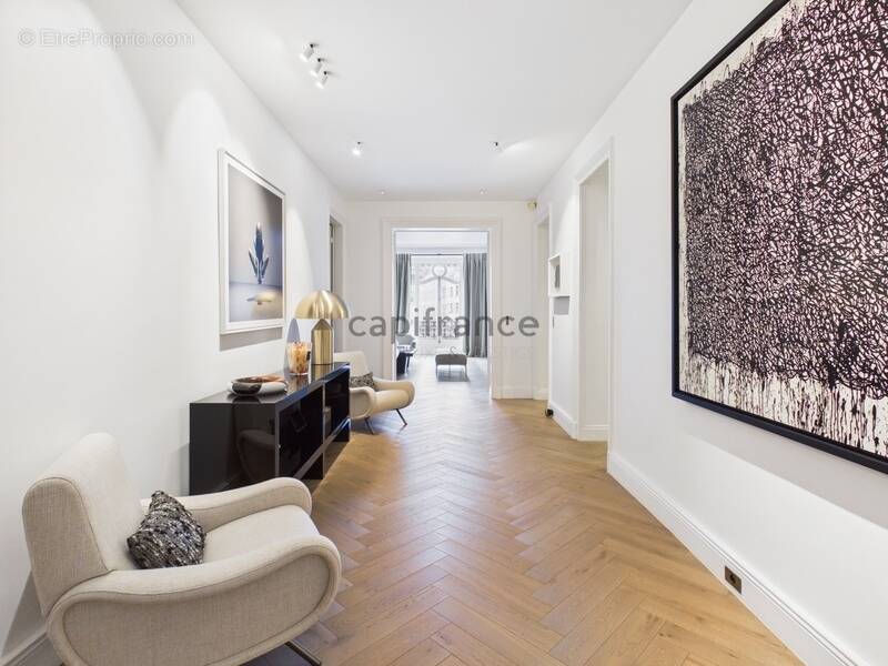 Appartement à PARIS-16E