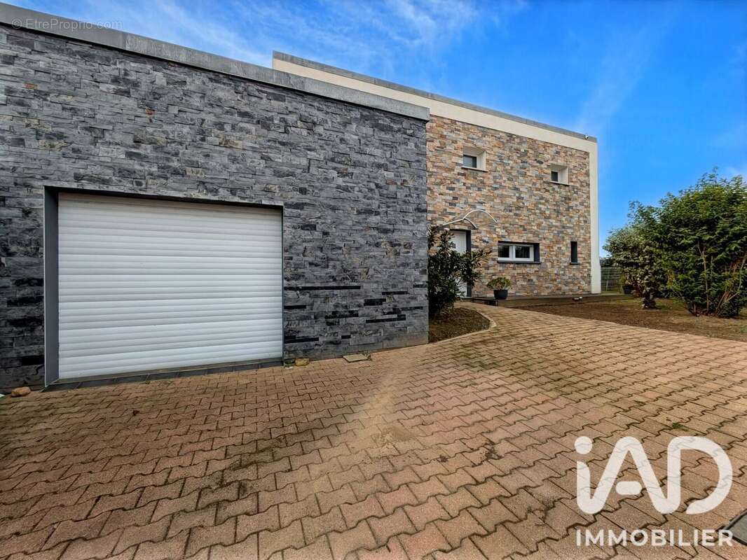 Maison 146 m² à Boussac  - photo 8