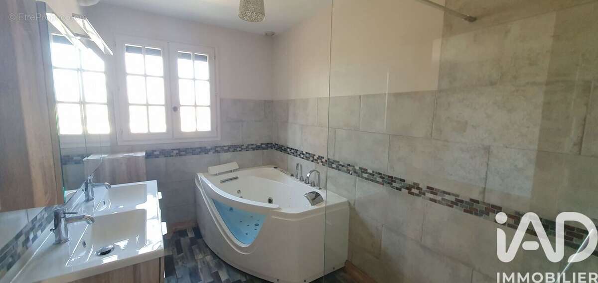 Maison 145 m² à Saint-Calais  - photo 6