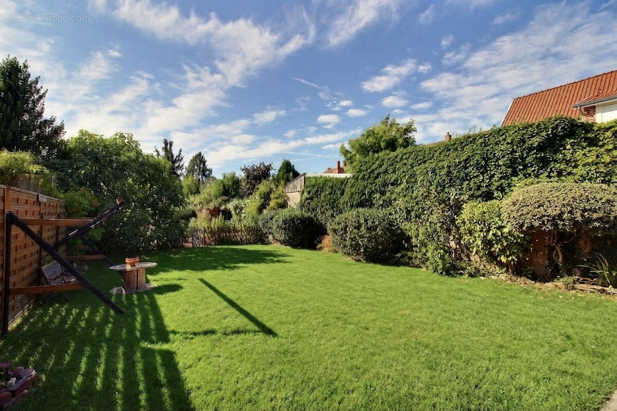 Maison semi-individuelle avec jardin, terrasse et passage latéral   4 chambres - photo 14