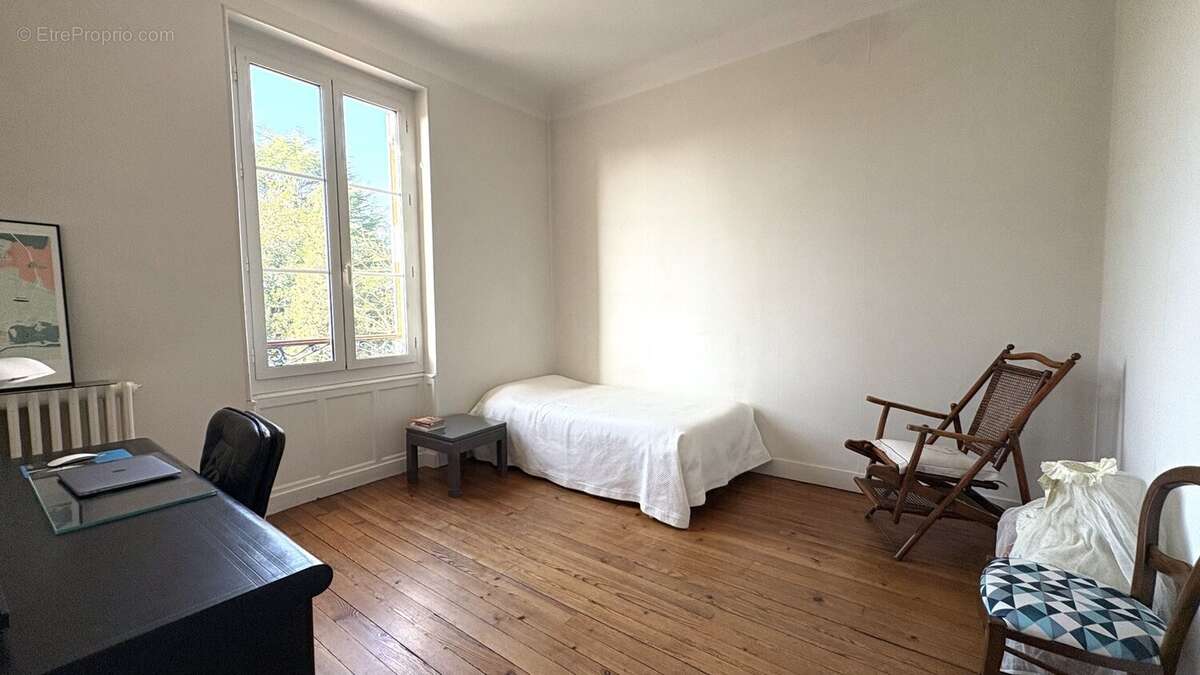 Maison de maitre de type t8 de 202 m2 avec piscine - photo 13