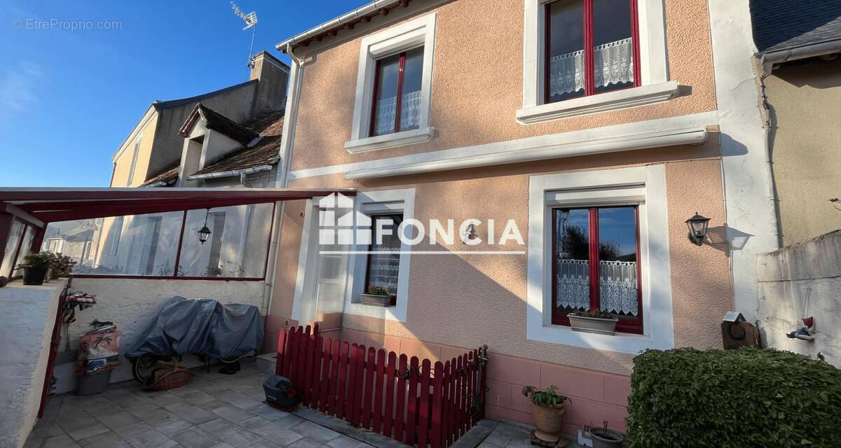 Maison à CONLIE