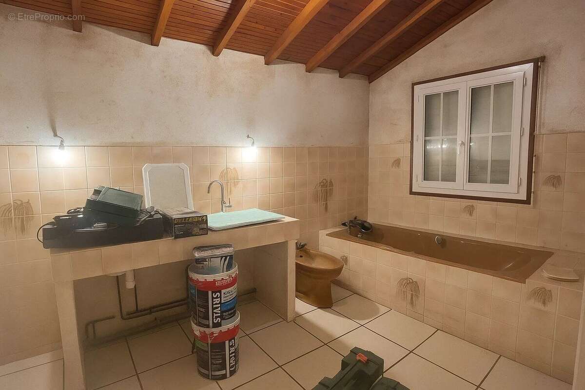 Maison à SAINTE-NEOMAYE