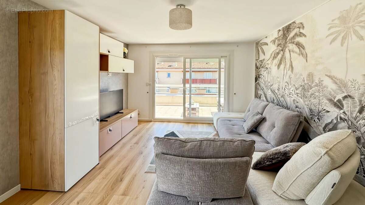 Appartement à VALLAURIS