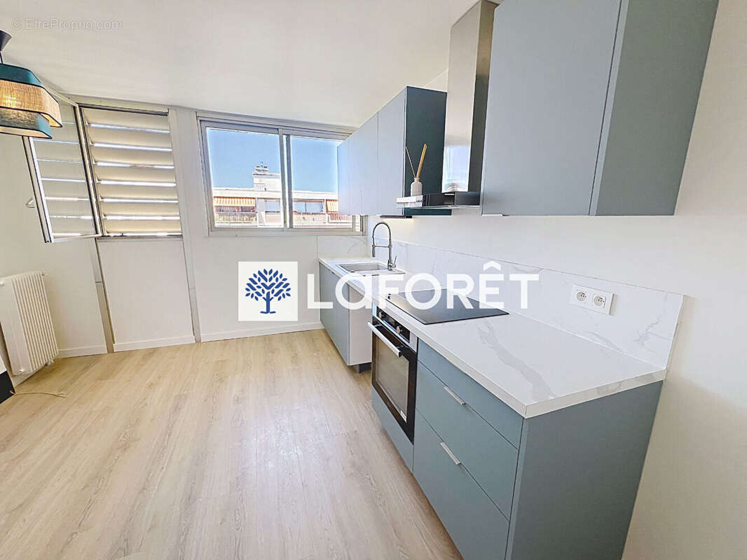 Appartement dernier étage, rénové, Cros De Cagnes avec vue mer - photo 8