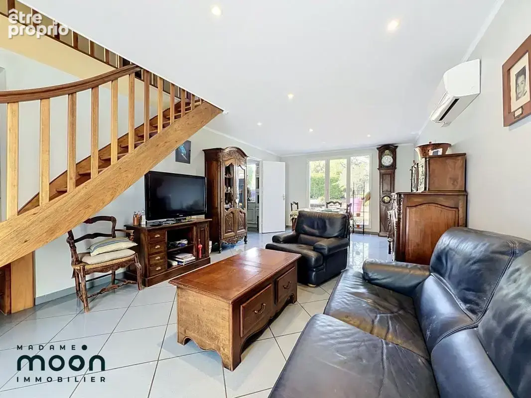 Maison familiale 4 chambres 108m²(115m2 au sol) avec jardin et garage à Oullins Pierre-Bénite -Secteur Perron - photo 6