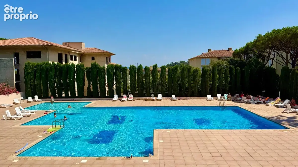Saint Tropez - Appartement de 65m² avec jardin et piscine - photo 13