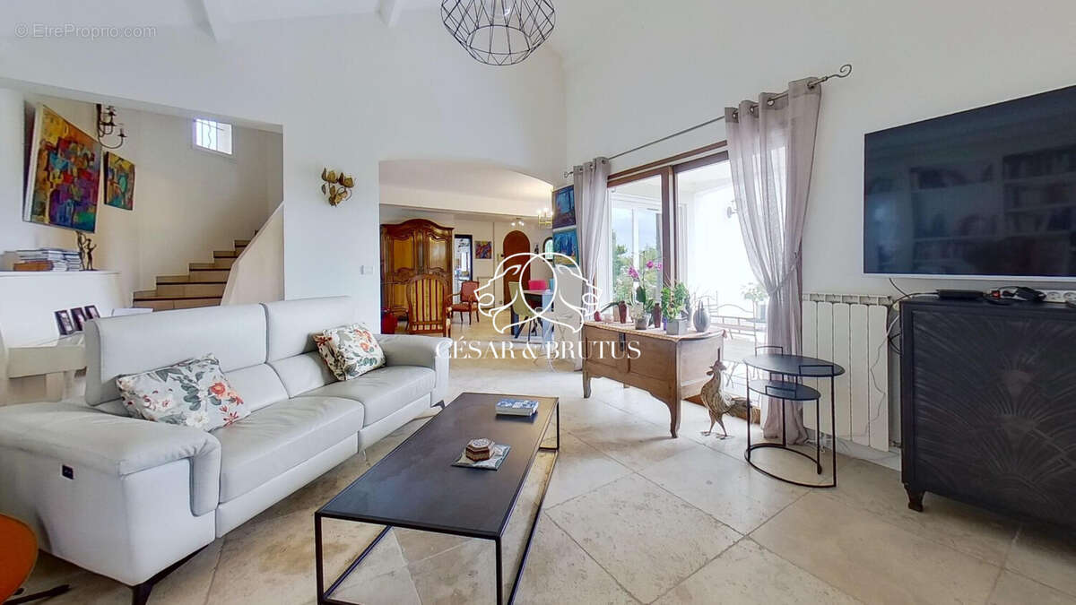 Maison 230 m² à Reyrieux  - photo 2