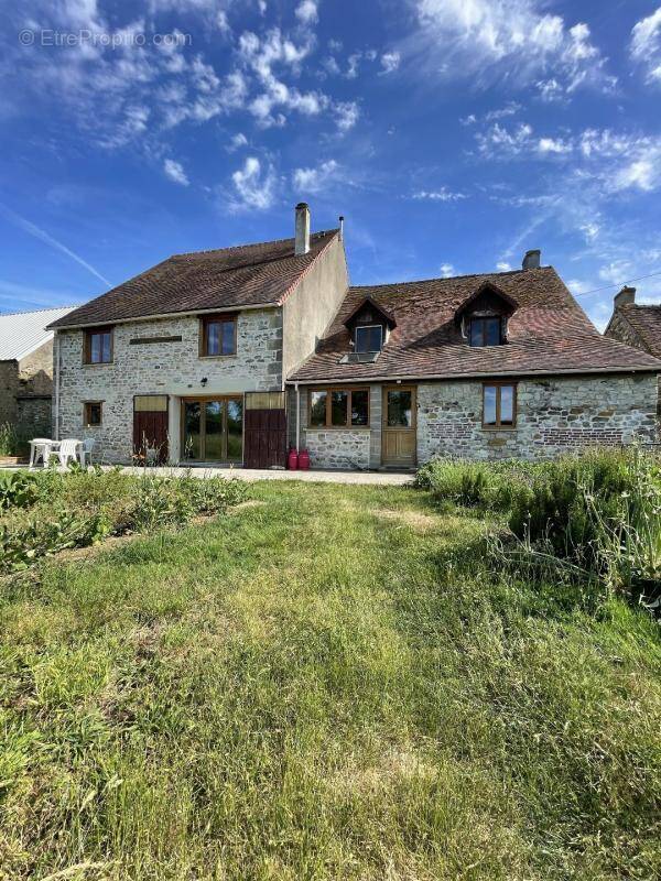 Maison à LIGNAC