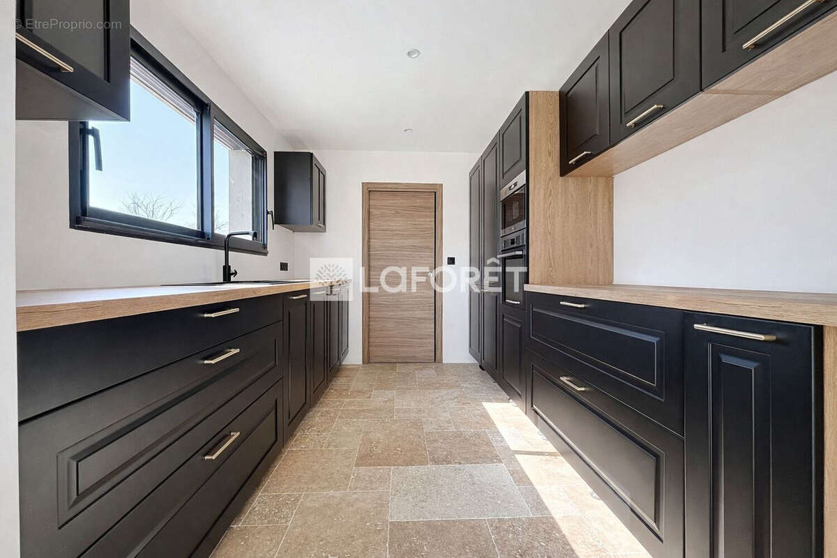 Maison à FONTAINE-LA-GUYON