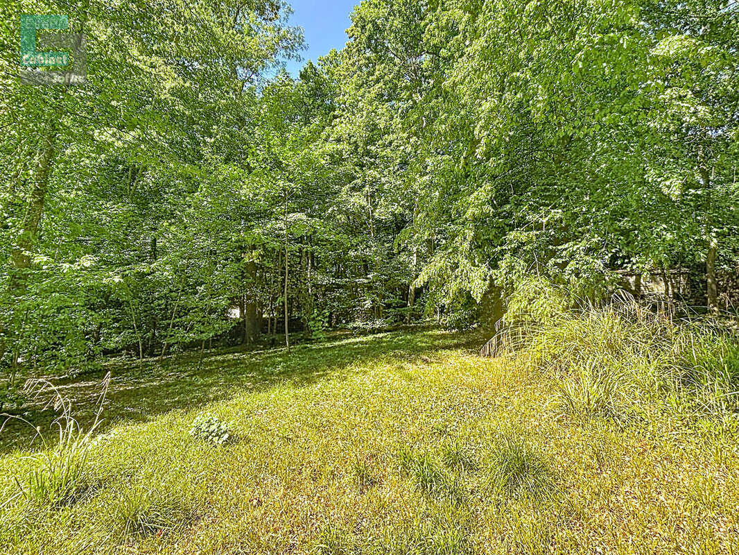 Terrain de 1102 m2 à viabiliser  Belle exposition  Environnement calme et privilégié - photo 2