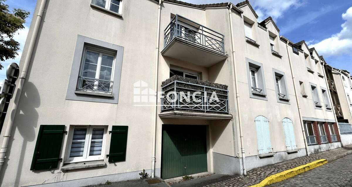 Parking à ROISSY-EN-FRANCE