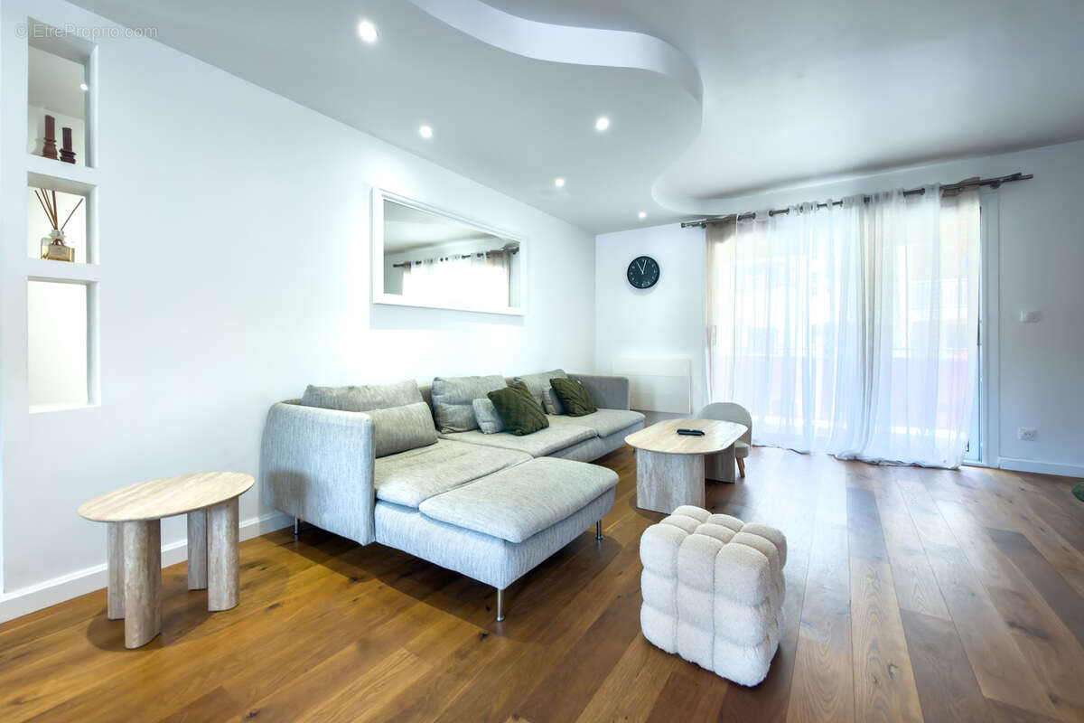 Appartement à LA LONDE-LES-MAURES