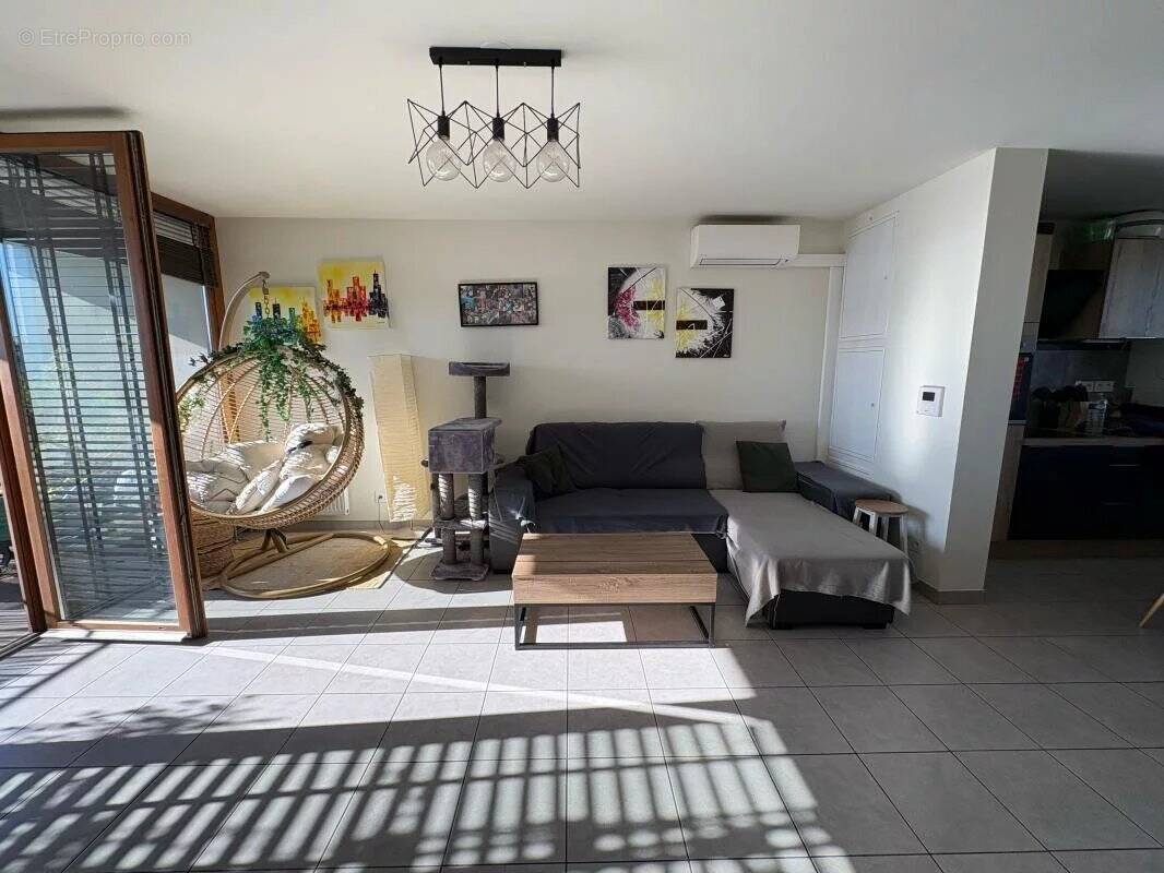 Appartement à BEAUZELLE