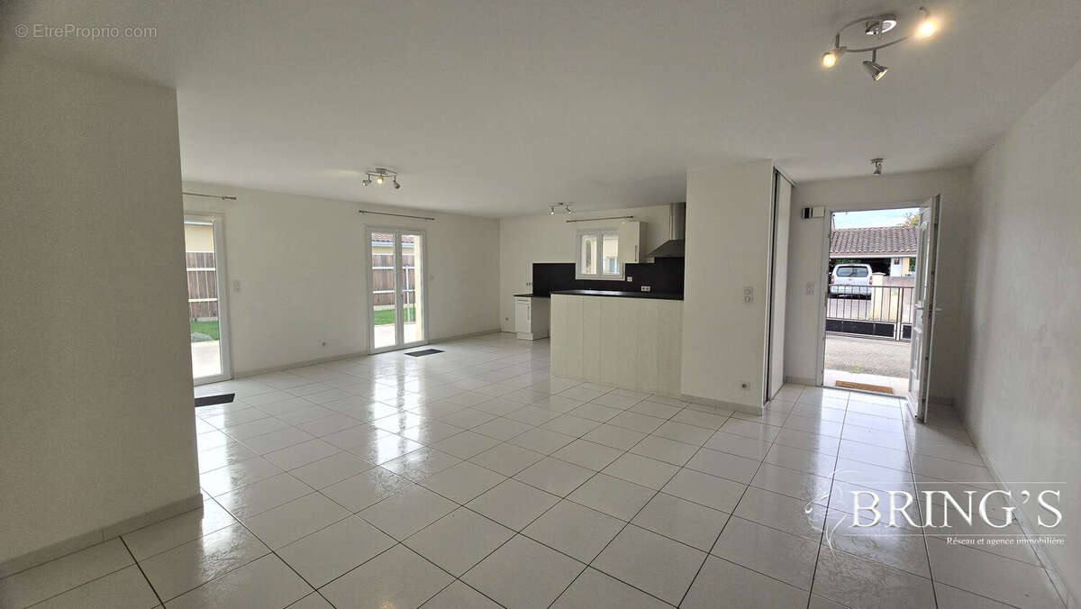 Volet roulant électrique  - Maison à MOISSAC