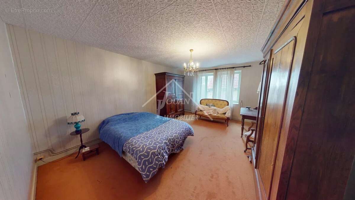 Maison à BELLENAVES