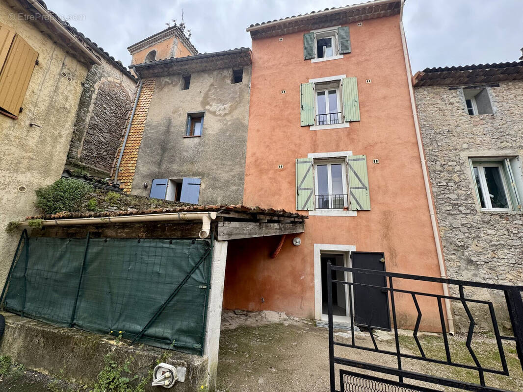 Appartement à TOURVES