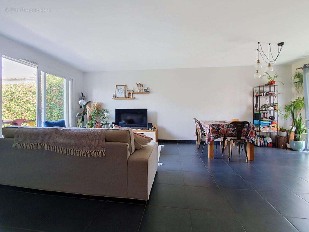 Maison à MIONS