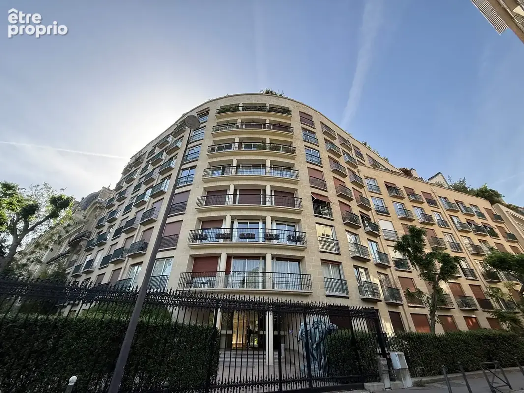 Appartement à PARIS-16E