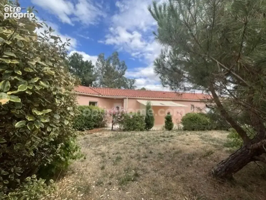 Proche de EXIDEUIL sur Vienne et Chabanais en Charente, maison 164 m², 5 chambres, double garage, terrain 2575 m² - photo 1
