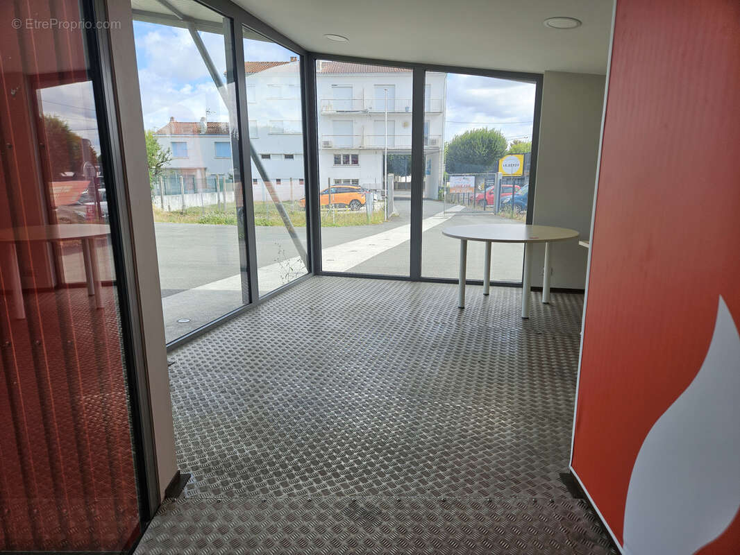 Local commercial - photo 2