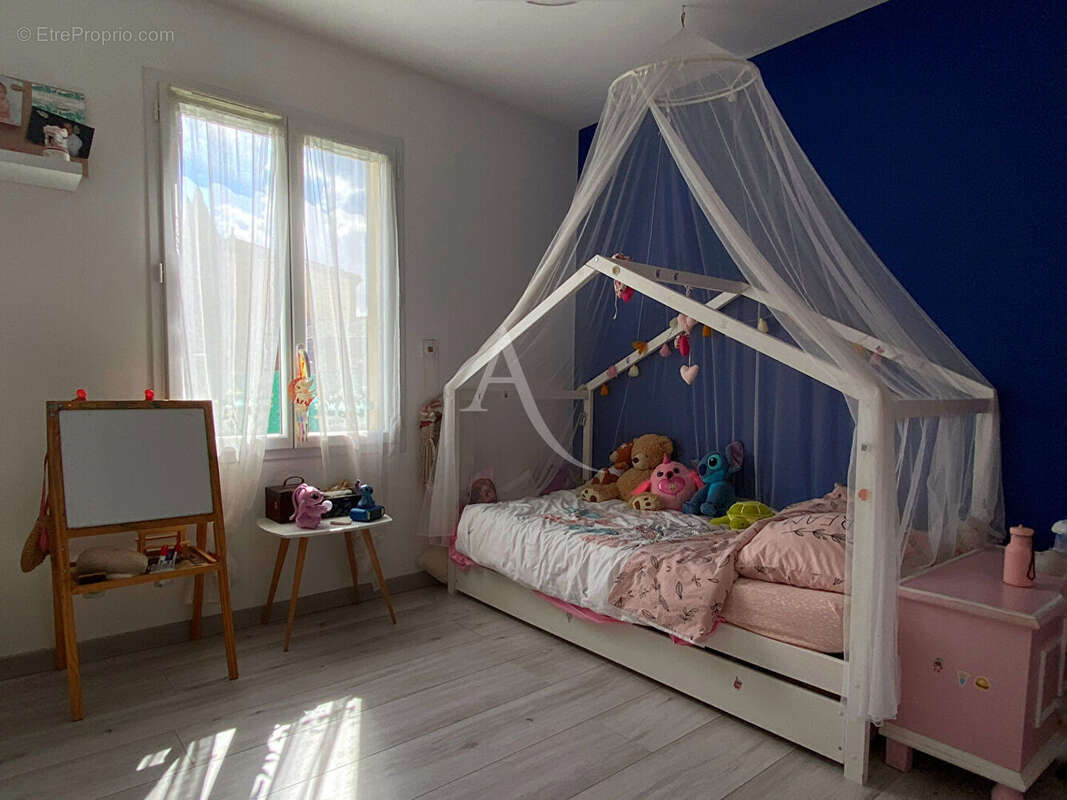 Maison à SAINT-JEAN-D'ILLAC