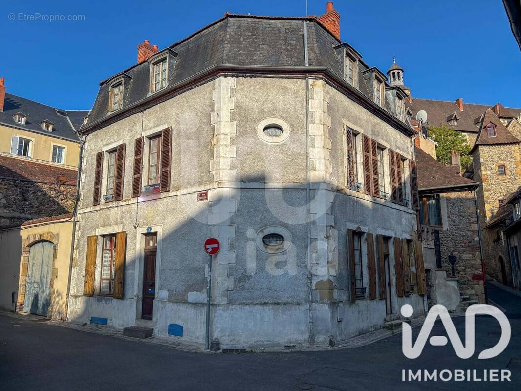 Photo 1 - Maison à MONTLUCON