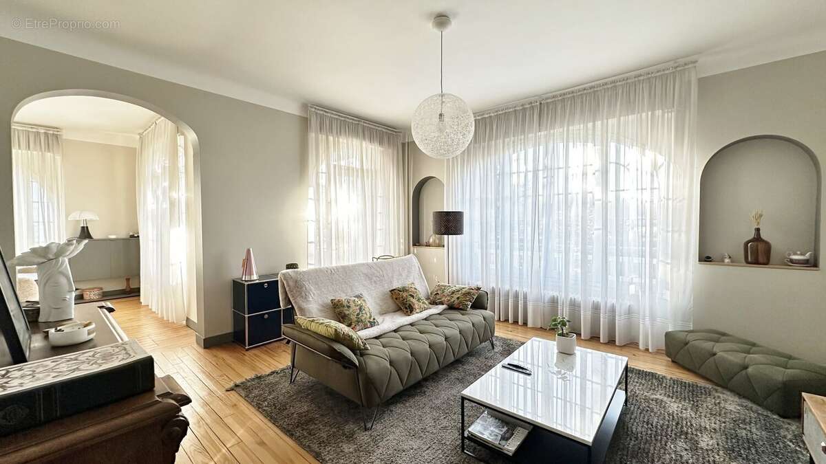 Maison de maitre de type t9 de 203 sur une parcelle de 1527 m2 - photo 4