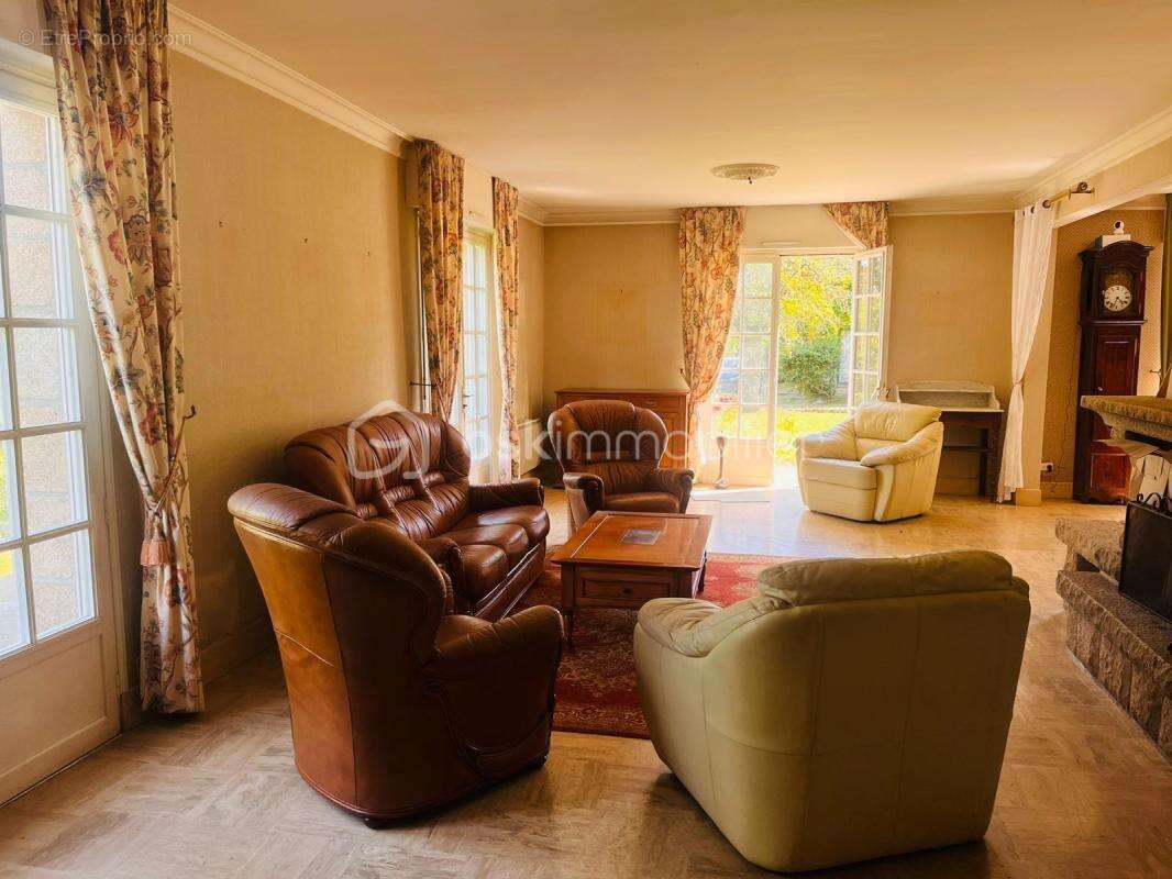 Maison de 255 m² avec grande dépendance - photo 6