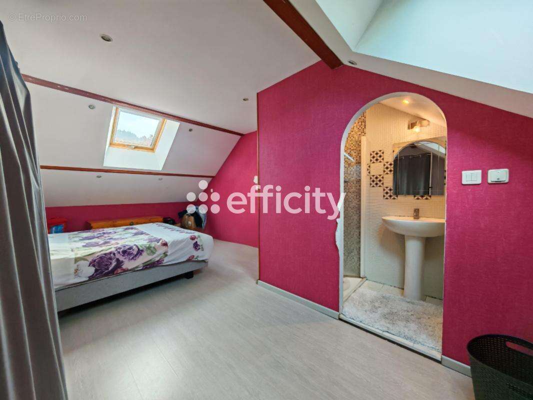 Maison à SAINT-GEOIRE-EN-VALDAINE