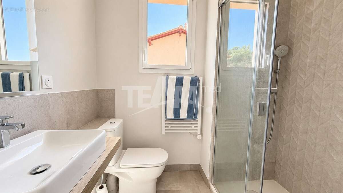SÈTE  Maison rénovée avec vue panoramique sur la mer, terrasse de 60 m² et terrain de 890 m² - photo 11