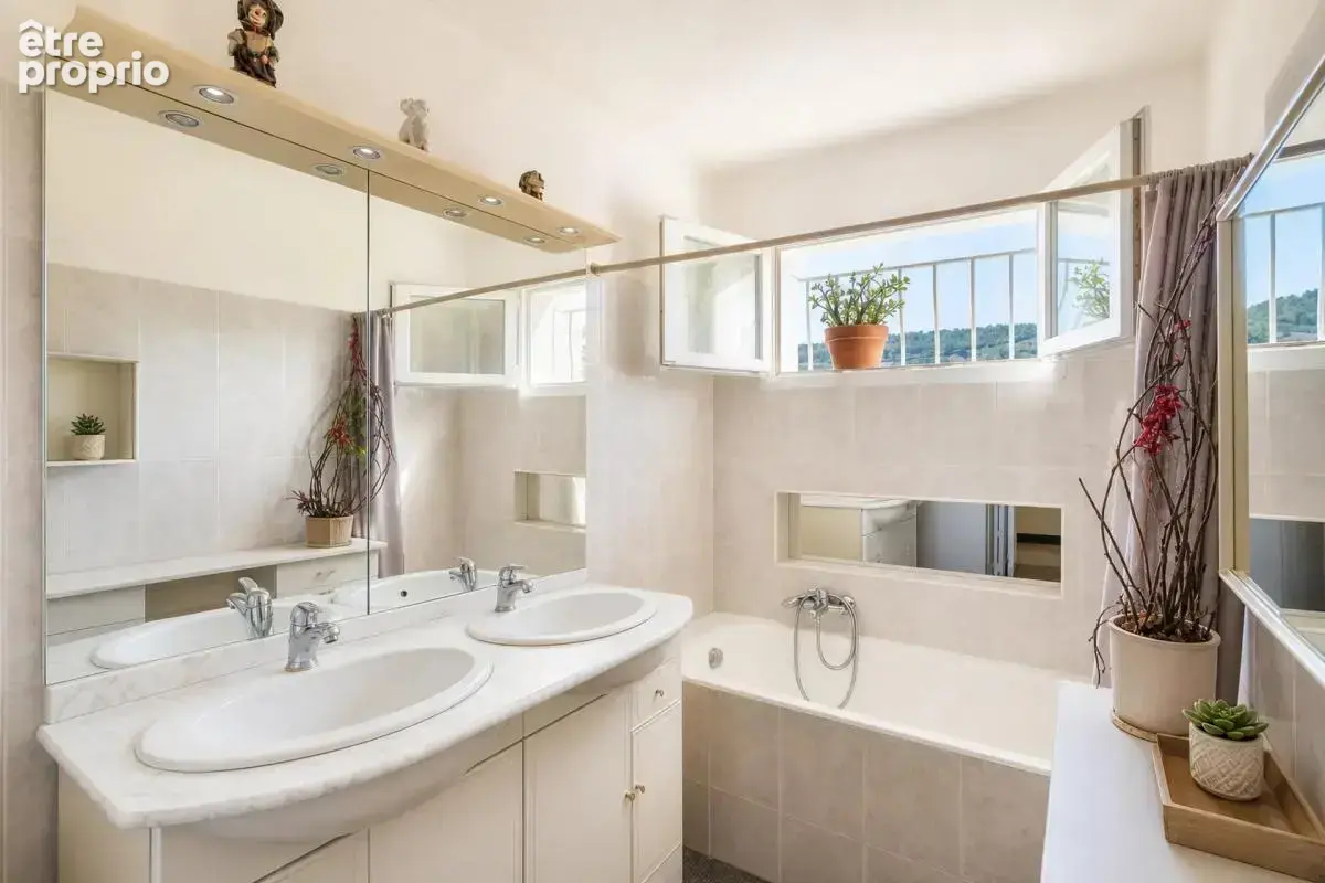 Appartement 3 pièces de 63 m² à La Ciotat - photo 13