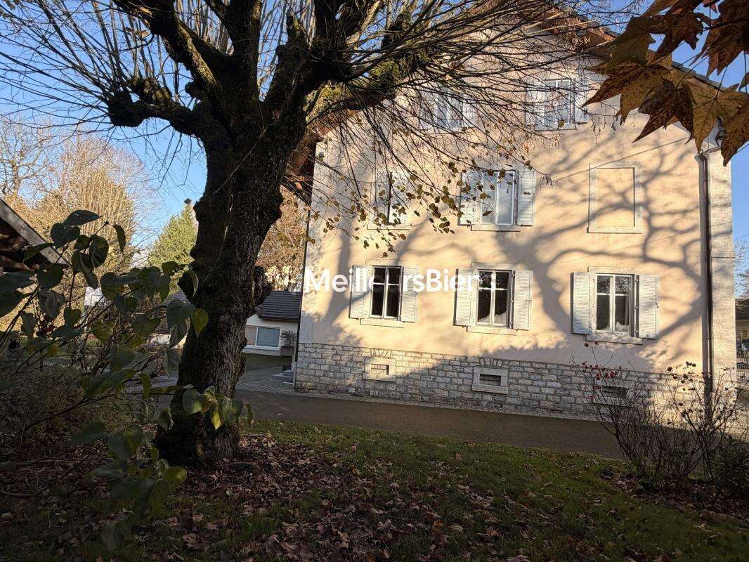 Maison à MONTREUX-CHATEAU