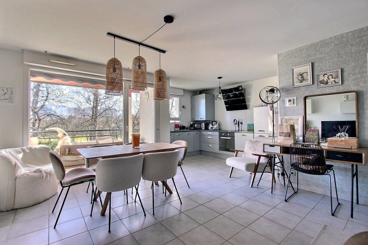 Appartement à POISY