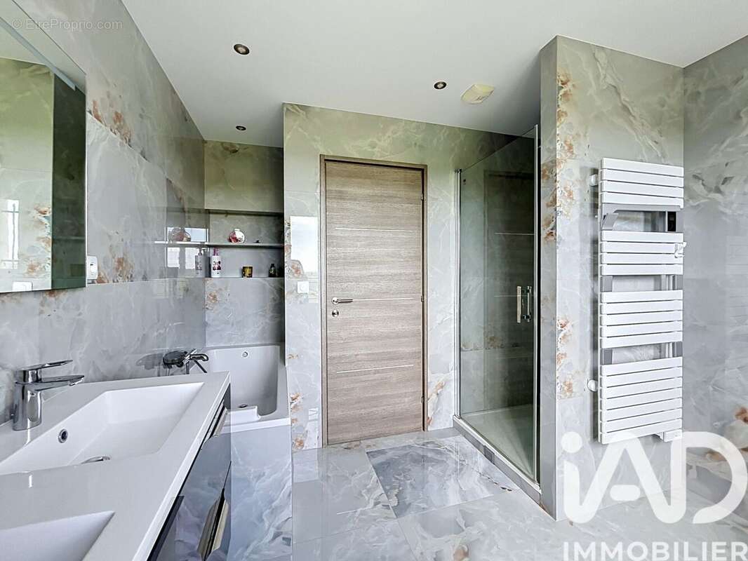 Maison 136 m² à Liverdy-En-Brie  - photo 8