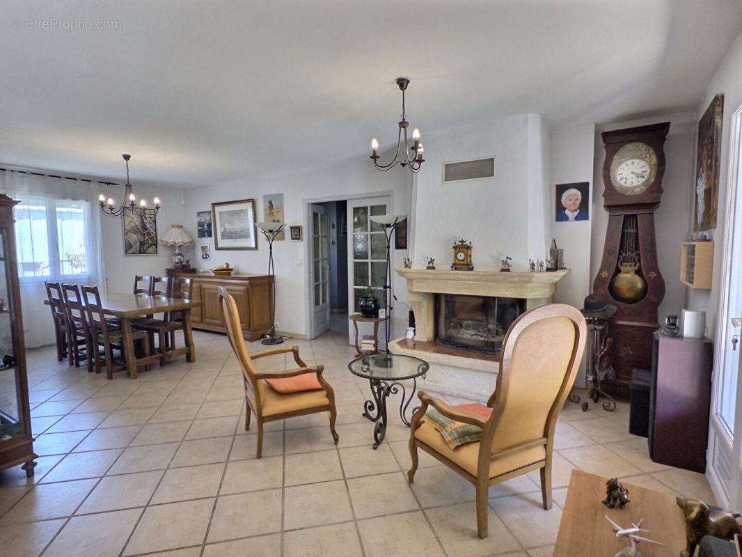 Maison à NANS-LES-PINS