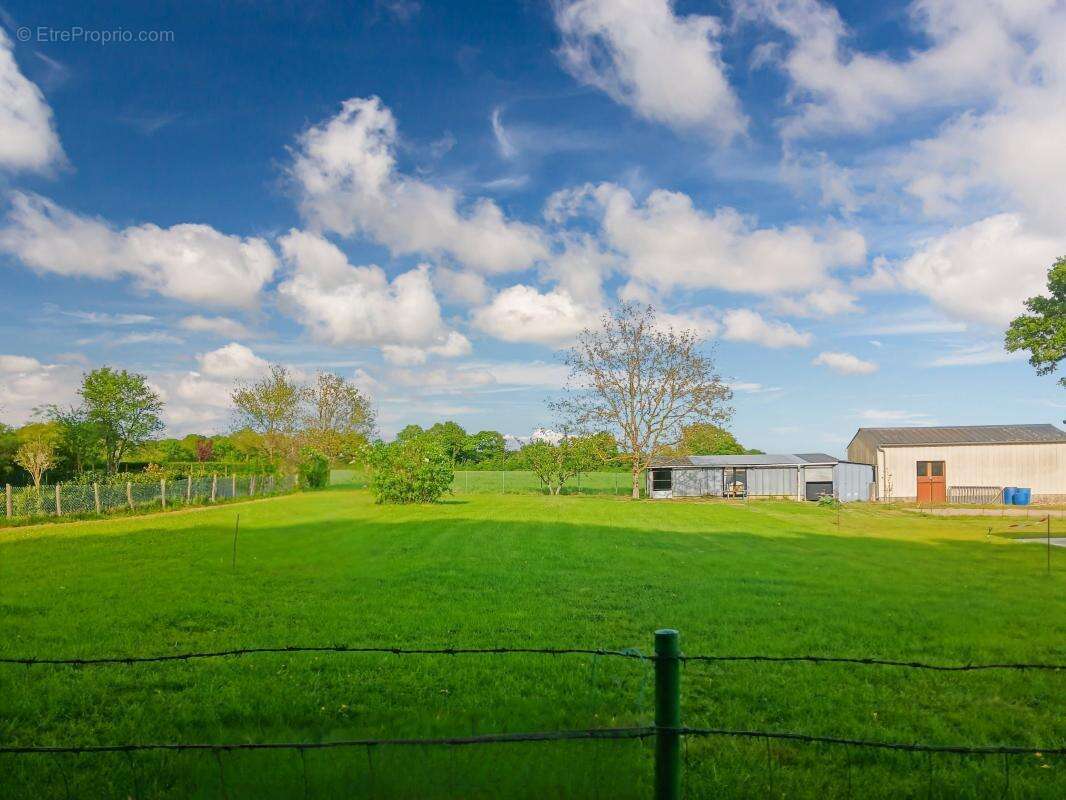 Terrain à SAINT-VINCENT-DES-LANDES