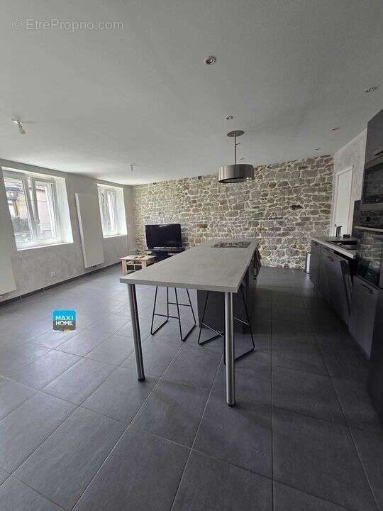 Appartement T3 entièrement  rénové avec potentiel de creer - photo 3