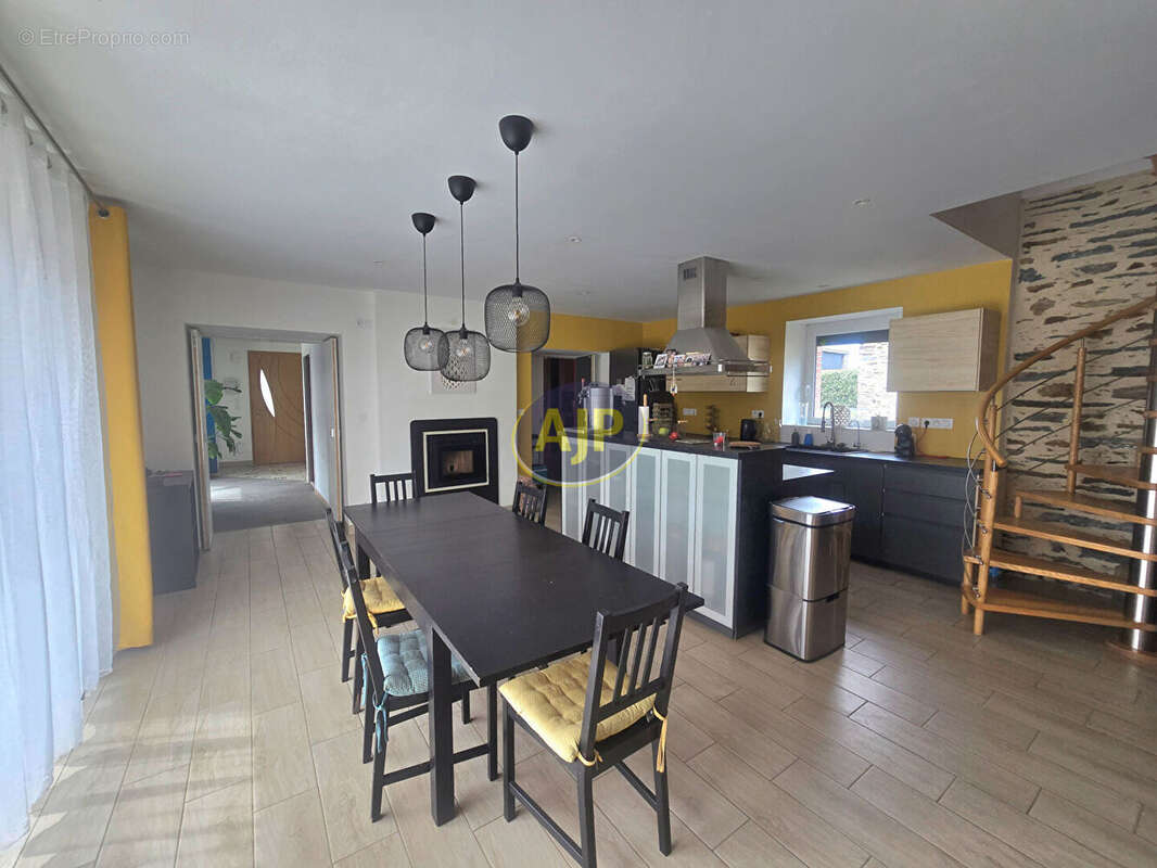 Maison à CONQUEREUIL